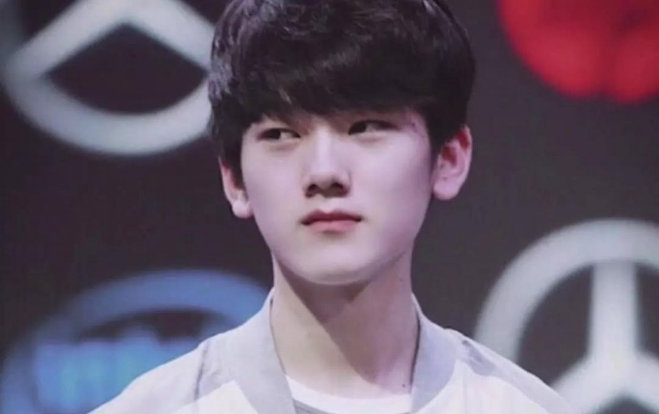 【美图特别版】WE发布夏季赛定妆照：新生不息，不止少年