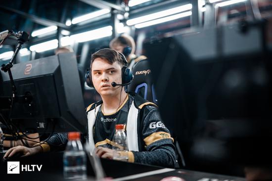 庆祝【2022LPL年度最佳阵容】的产生，精选英雄和皮肤将在2022年12月16日期间限时半价销售